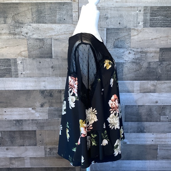 Entro Lace and Foral Flowy Boho Top - Picture 3 of 16